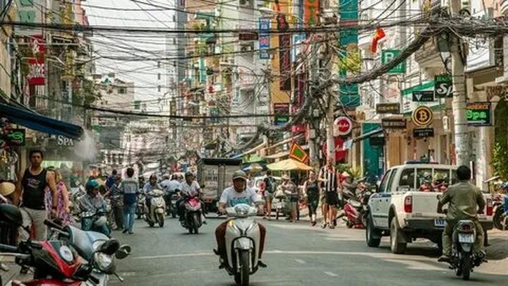 Xu hướng 4 kiểu áo sơ mi dìm dáng, xỉn: Hotspot Matrix tiết lộ bí quyết video viral