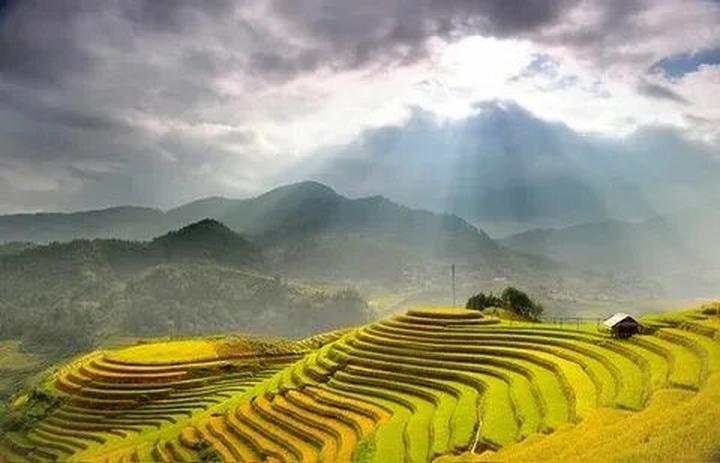 Nội dung: Mùa hè đang đầy vui vẻ với những xu hướng mới, và Huda Ice Twist đang chinh